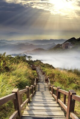Obraz Drewniane schody nad pięknym krajobrazem górskim