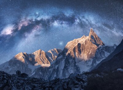 Obraz Droga Mleczna nad pięknymi górami w nocy w Himalajach w Nepalu