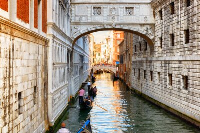 Obraz Gondole pod Mostem Westchnień w Wenecji