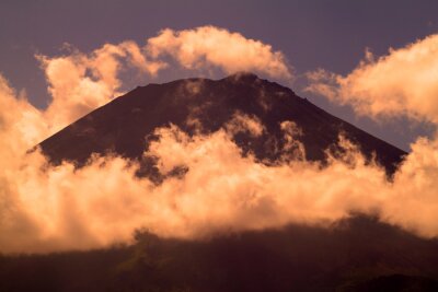 Góra Fuji w chmurach