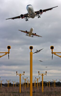 Obraz Lądujące samoloty na lotnisku