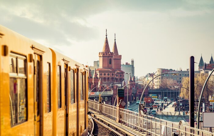 Obraz Pociąg i dworzec kolejowy w Berlinie