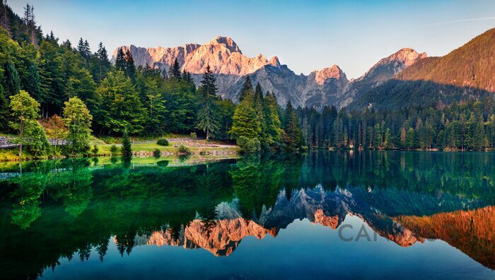 Obraz Poranek nad alpejskim jeziorem