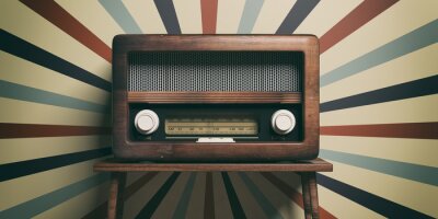 Obraz Radio w stylu vintage na drewnianym stoliku