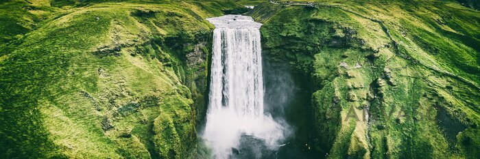 Obraz Skogafoss wodospad wśród zieleni