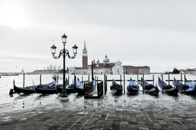 Obraz Wenecja i zacumowane gondole