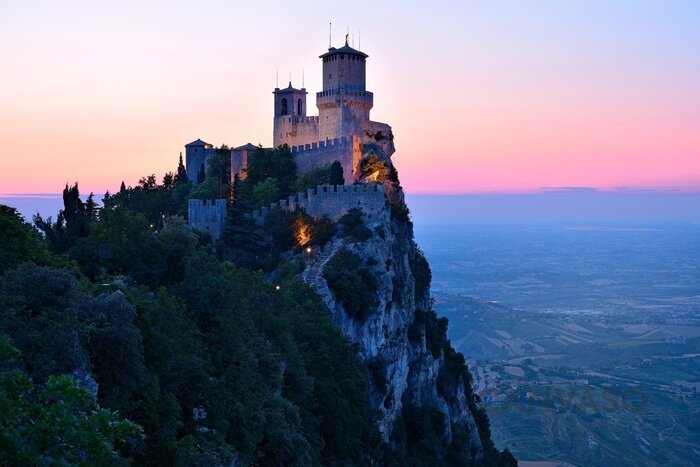 Obraz Zamek San Marino o zmierzchu